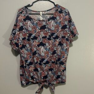 NY Collection Woman short sleeved blouse. Size 1X. Red, white, blue. Front tie.